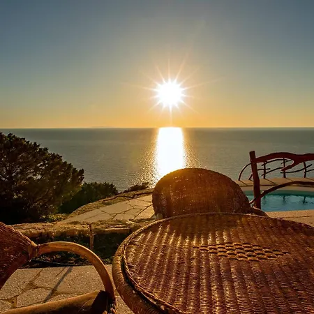 Futura Anima Sarda, Sul Tramonto Con Piscina Privata Villa Costa Paradiso
