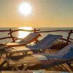 Futura Anima Sarda, Sul Tramonto Con Piscina Privata 帕拉迪索海岸